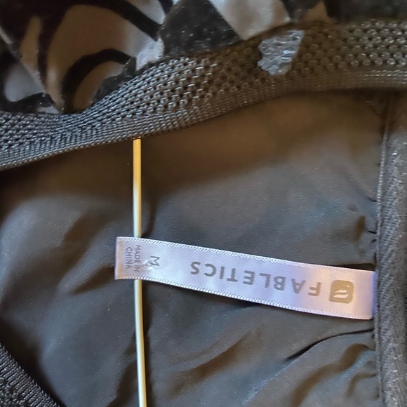 M fabletics top - Picture 3 of 3